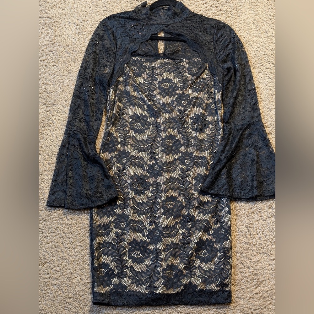 VENUS Black and Cream Lace Long Sleeve Dress